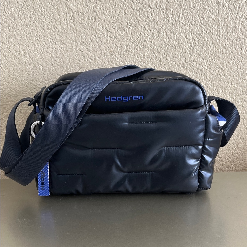 Hedgren Cosy Crossbody / Deep Metallic Navy